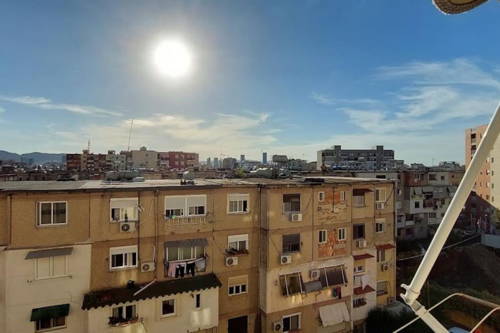 Cozy Sunlit Apartment With Scenic Balcony View ティラナ エクステリア 写真