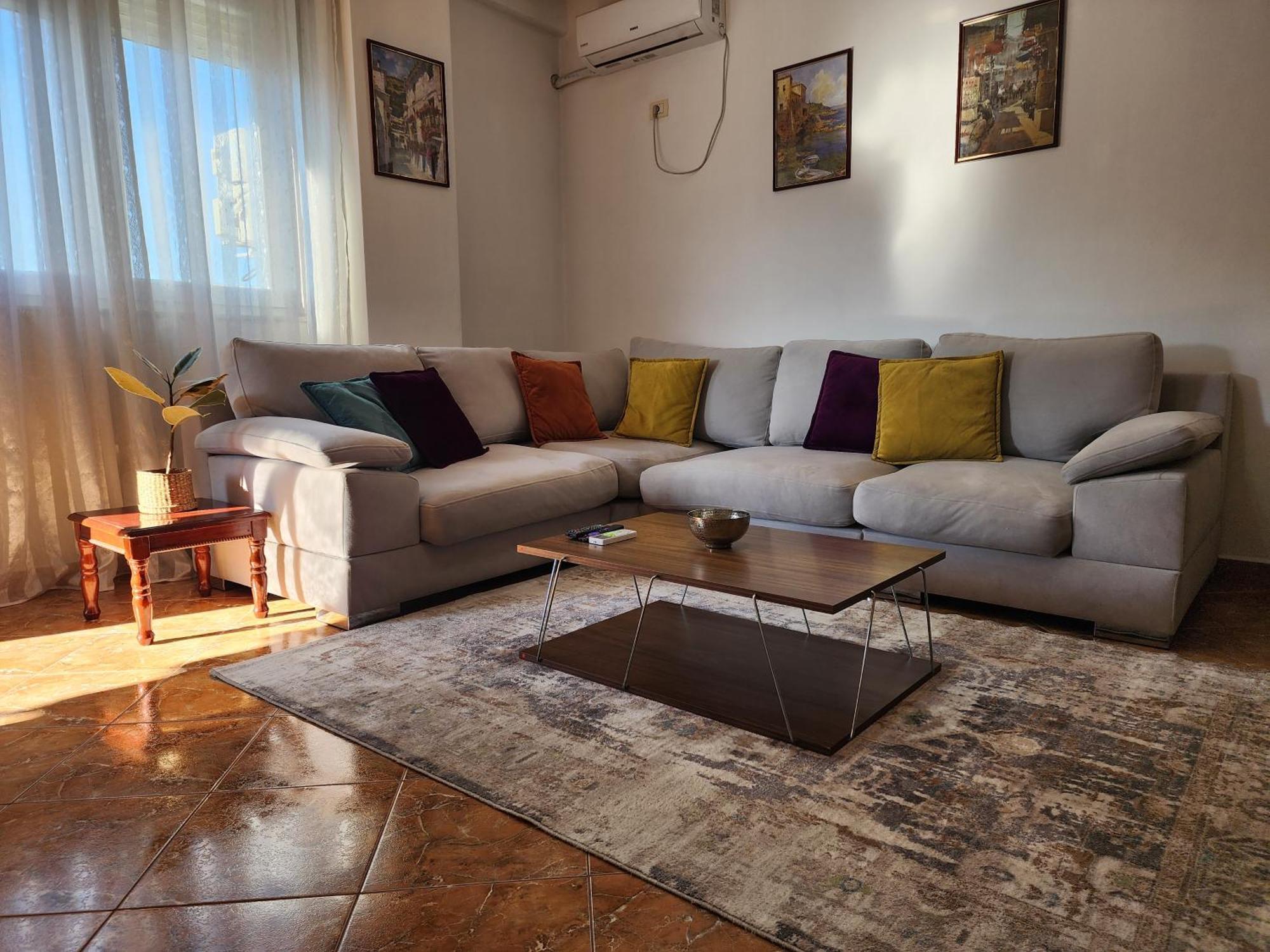 Cozy Sunlit Apartment With Scenic Balcony View ティラナ エクステリア 写真